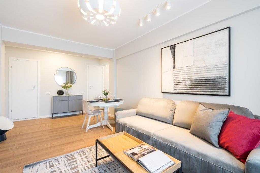 Downtown Modern - 2Br Apartment Bucharest Luaran gambar