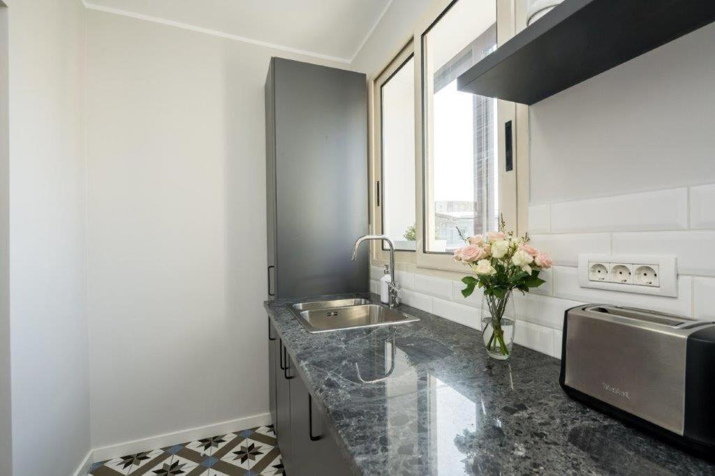 Downtown Modern - 2Br Apartment Bucharest Luaran gambar