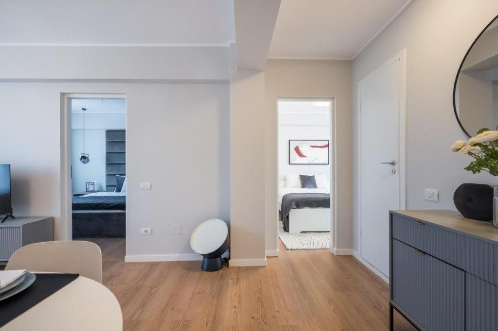 Downtown Modern - 2Br Apartment Bucharest Luaran gambar